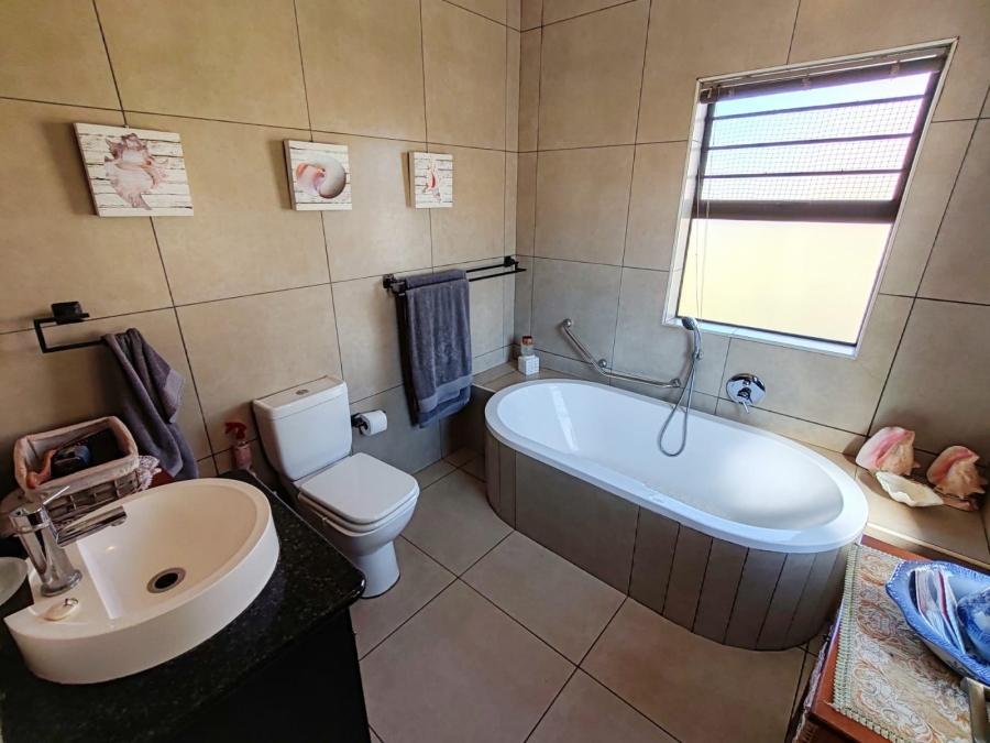 2 Bedroom Property for Sale in Waterberry Estate North West